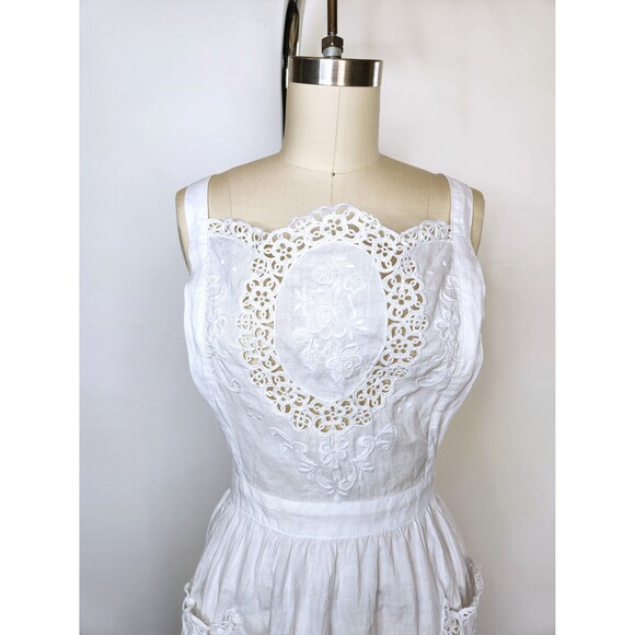 White LINEN Embroidered Apron - Cross Back - Cottage French Country Kitchen 50s - Picture 2 of 10